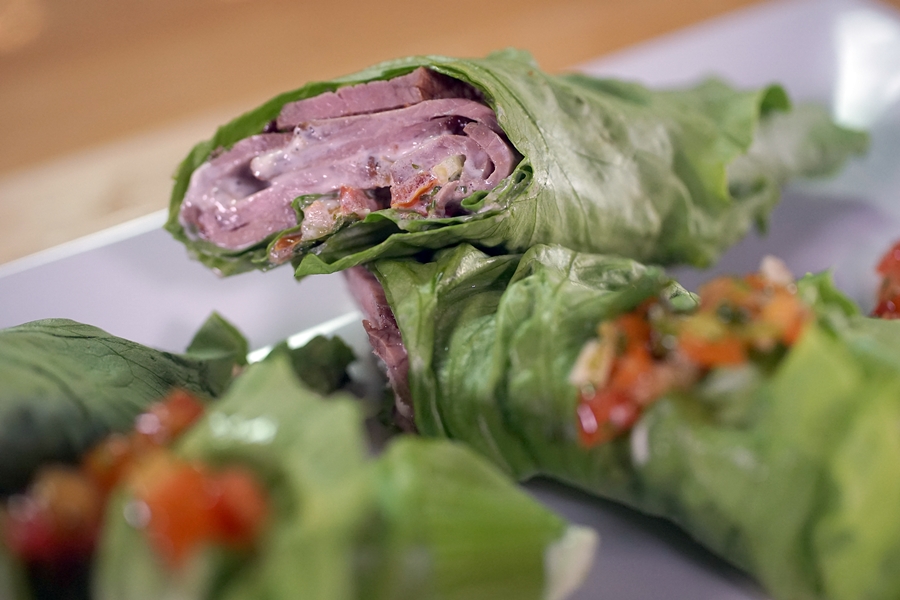 No carbs doesn’t mean no flavor. Here’s a very simple alternative wrap you can do with chicken or beef (or both) that’s surprisingly delicious.